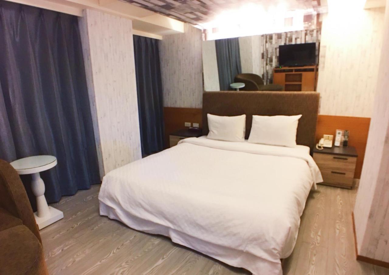 Love Hotel Taipei Esterno foto