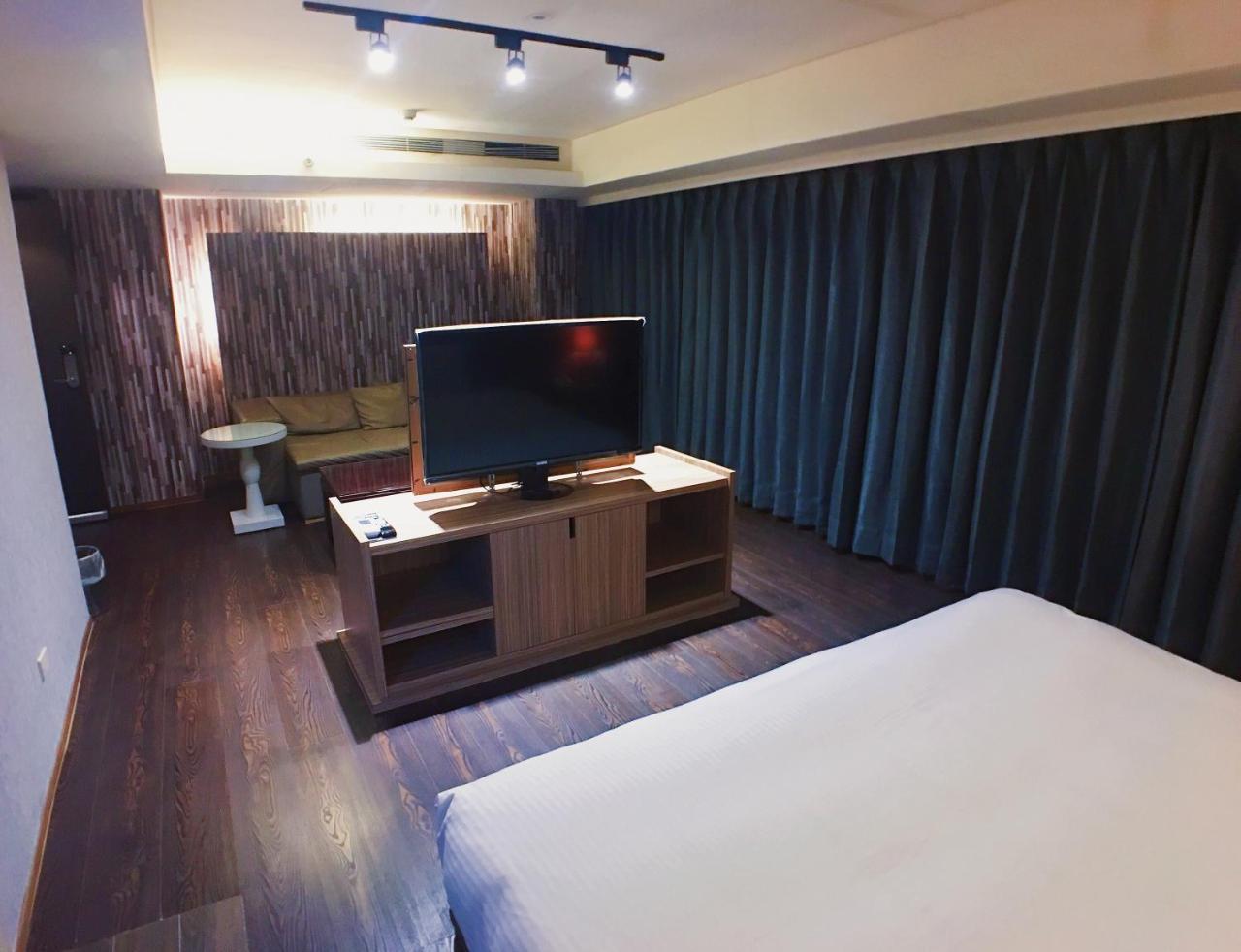 Love Hotel Taipei Esterno foto